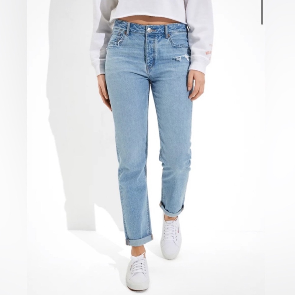American Eagle Low Rise Tom Girl Jeans Light Wash